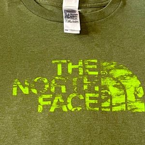 NorthFace Tshirt-M men-NEW-pet/smoke free home-excellent condition-never wore